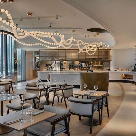 Pullman Auckland Airport Hotel Екстериор снимка The restaurant at the top of the hotel