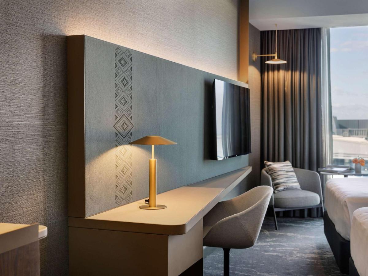 Pullman Auckland Airport Hotel Екстериор снимка A guest room at the hotel