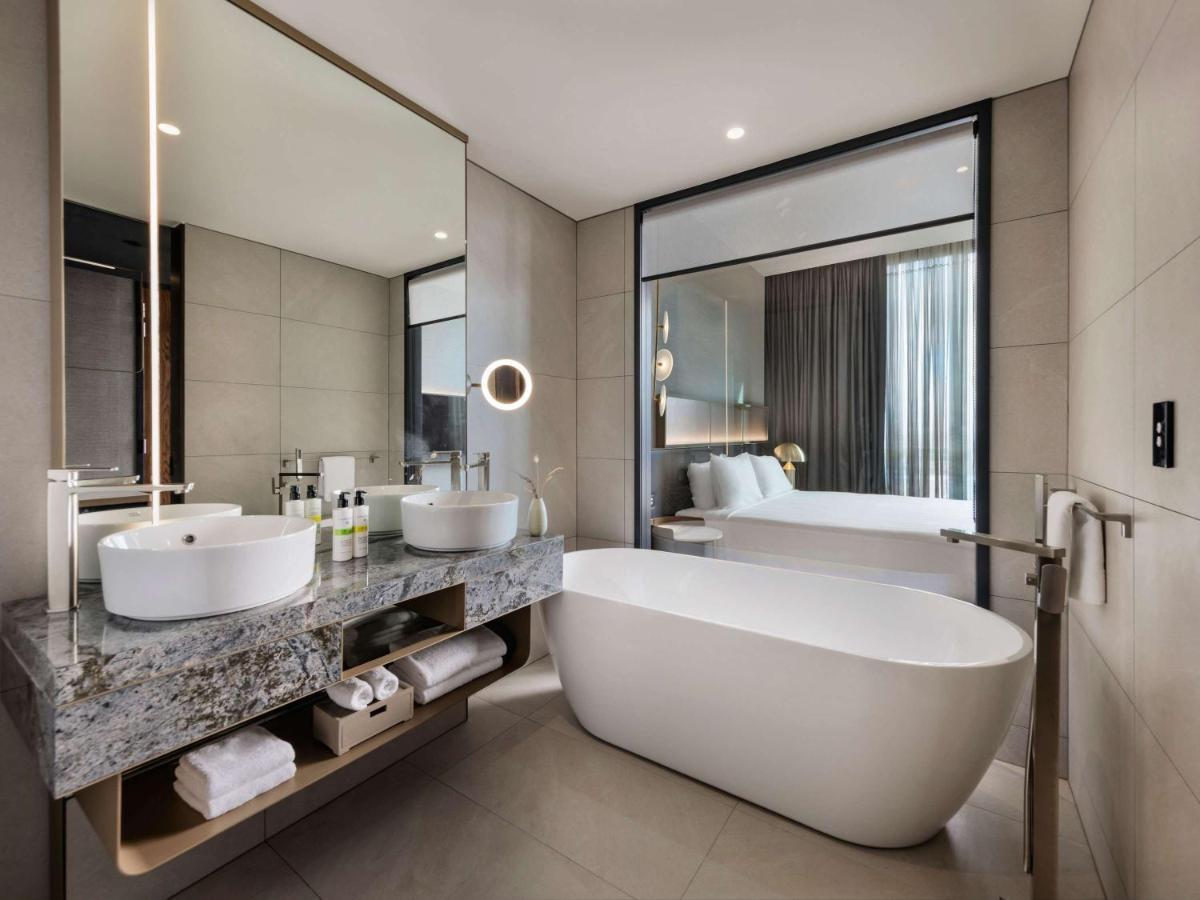 Pullman Auckland Airport Hotel Екстериор снимка Bathroom