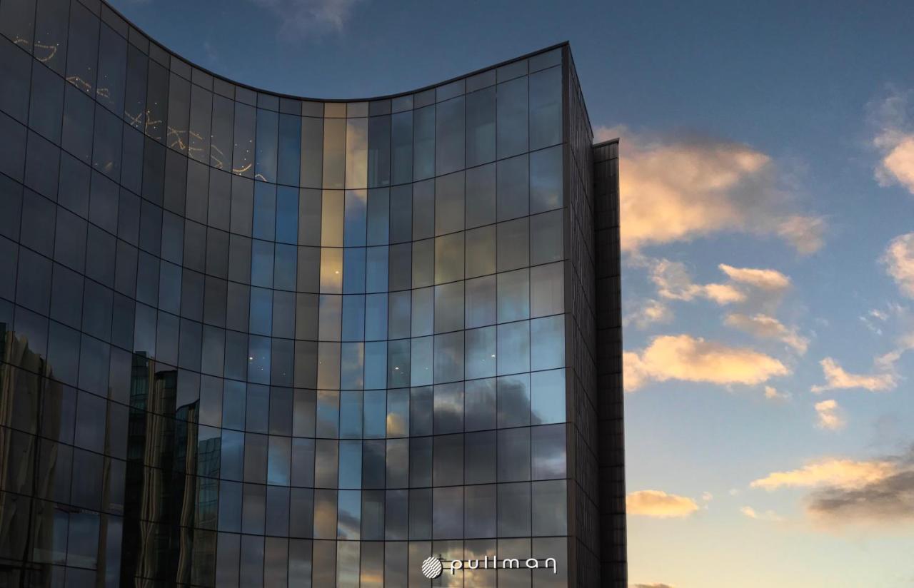 Pullman Auckland Airport Hotel Екстериор снимка The building at sunset