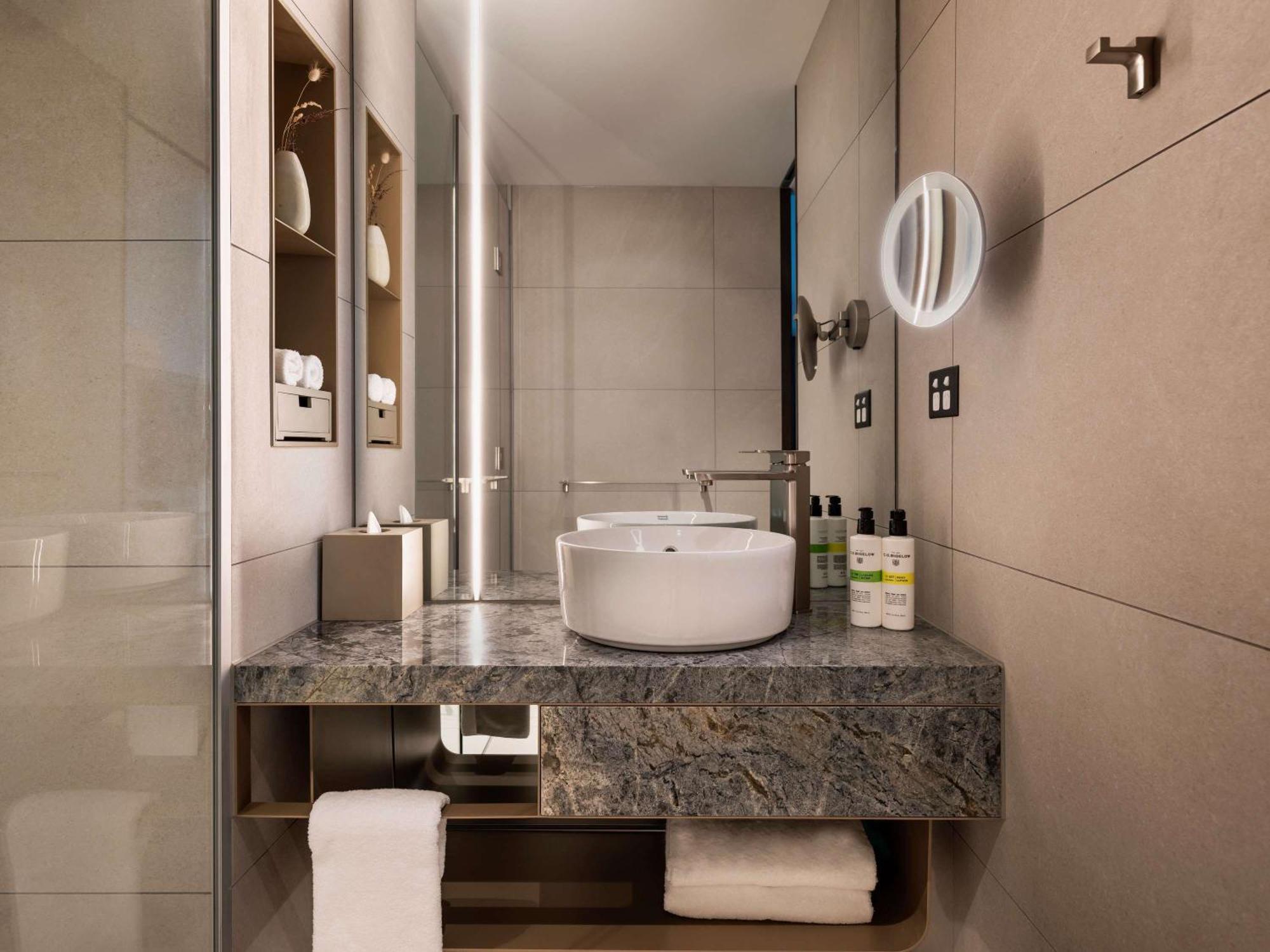 Pullman Auckland Airport Hotel Екстериор снимка Bathroom