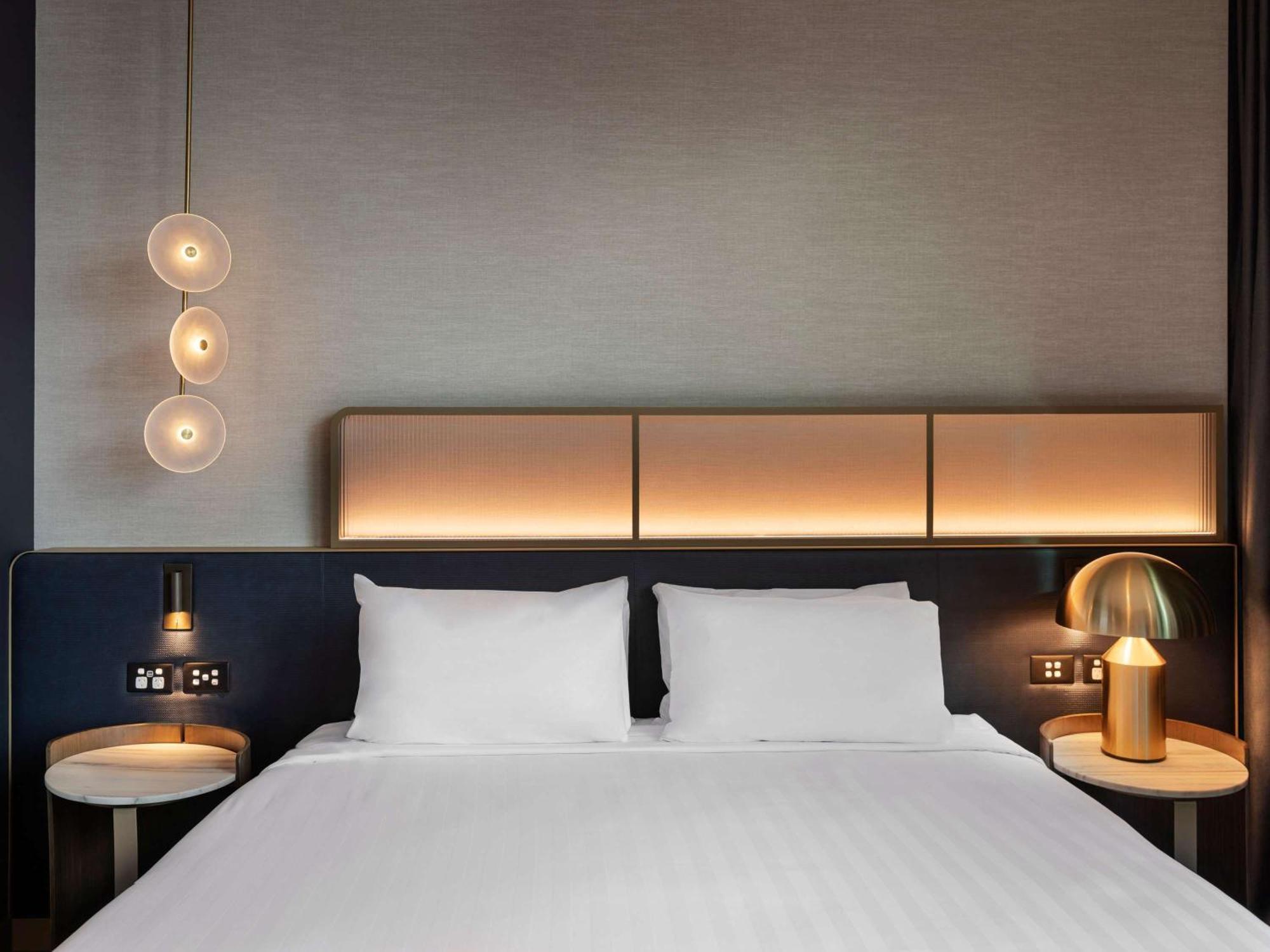 Pullman Auckland Airport Hotel Екстериор снимка A bedroom at the hotel