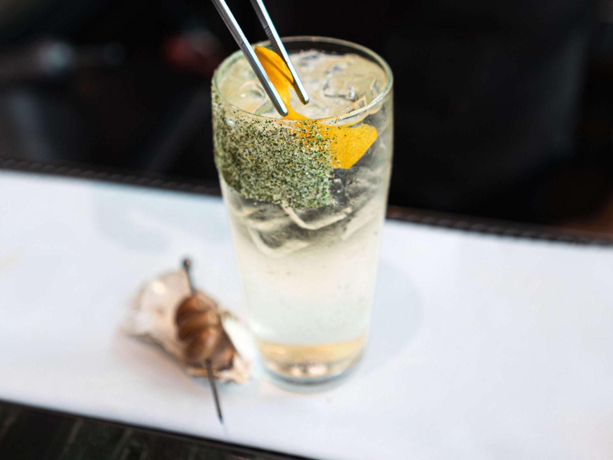 Pullman Auckland Airport Hotel Екстериор снимка A French 75