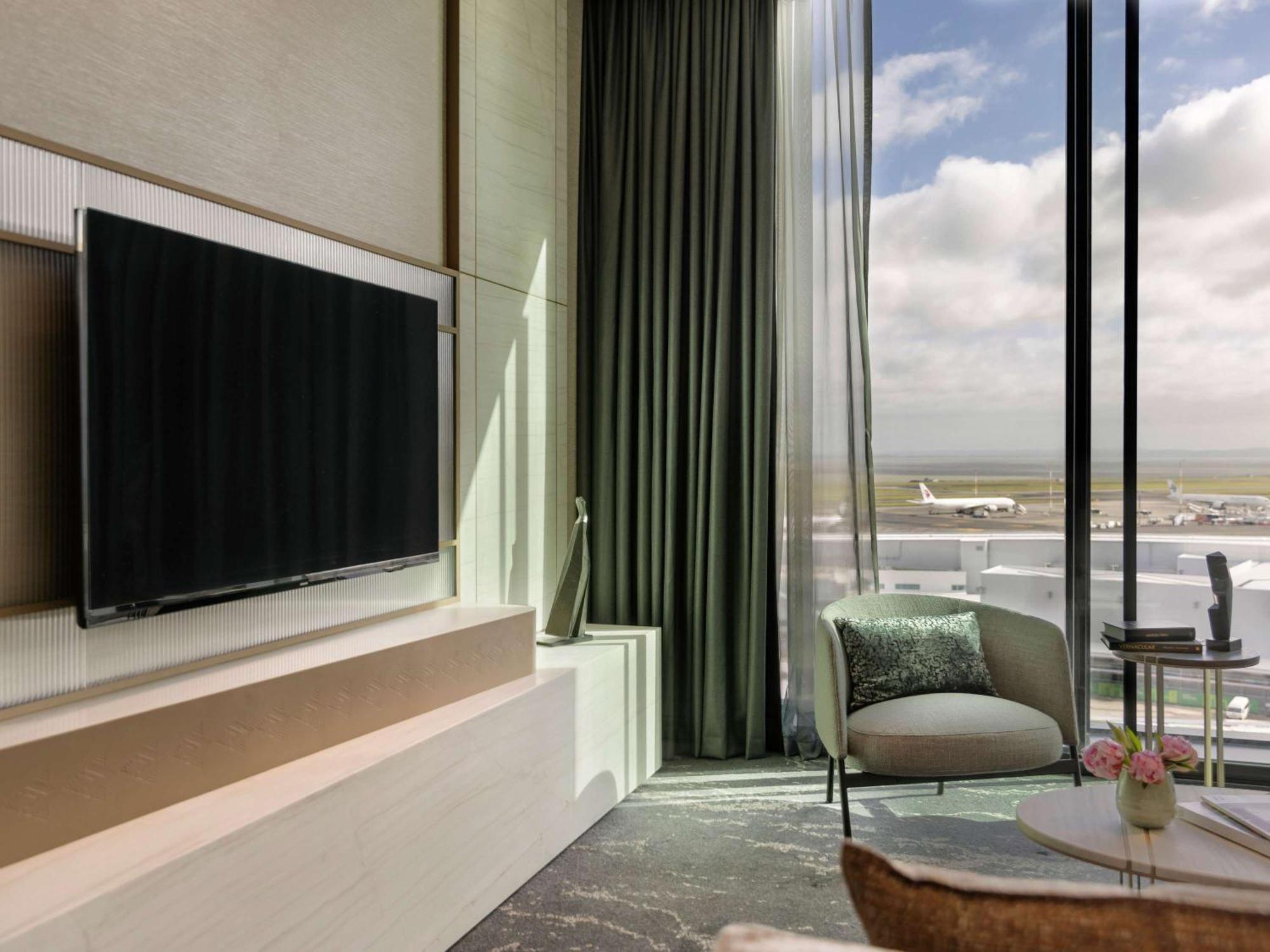 Pullman Auckland Airport Hotel Екстериор снимка A room at the hotel