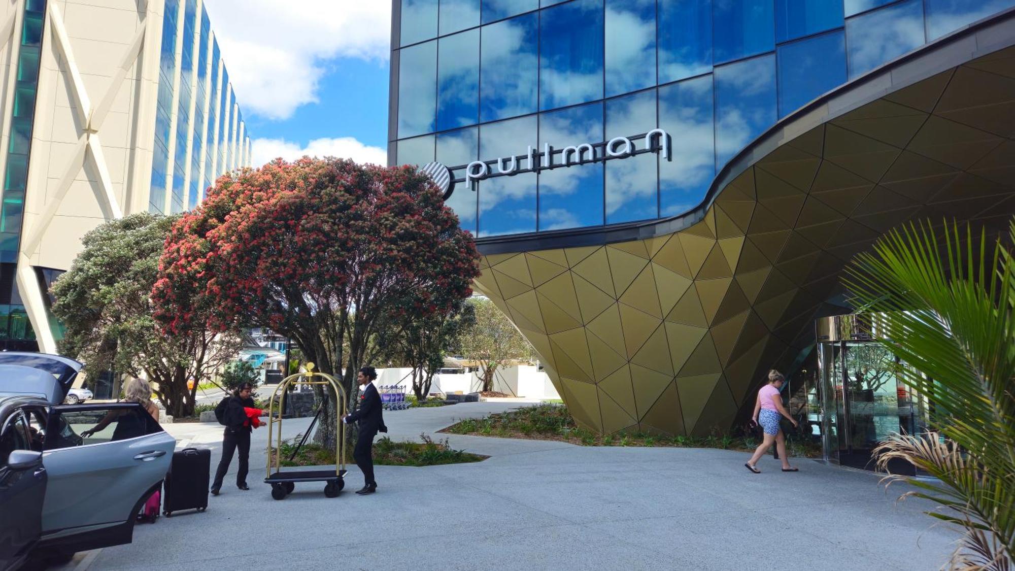 Pullman Auckland Airport Hotel Екстериор снимка South entrance