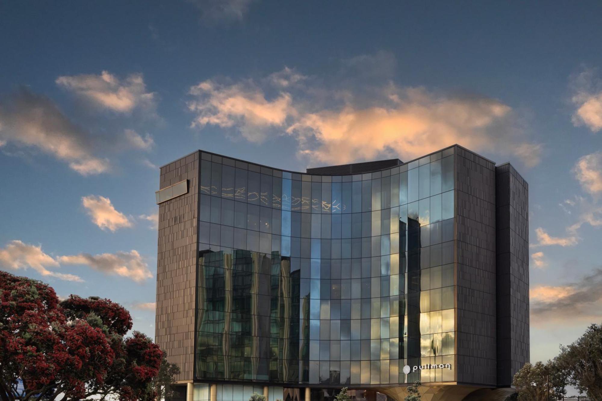Pullman Auckland Airport Hotel Екстериор снимка The building of the National Museum of the Republic of Kosovo